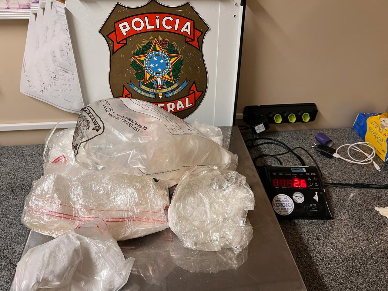 Passageira é detida no aeroporto de Florianópolis com cocaína