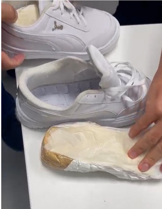 Mulher é presa com cocaína no tênis