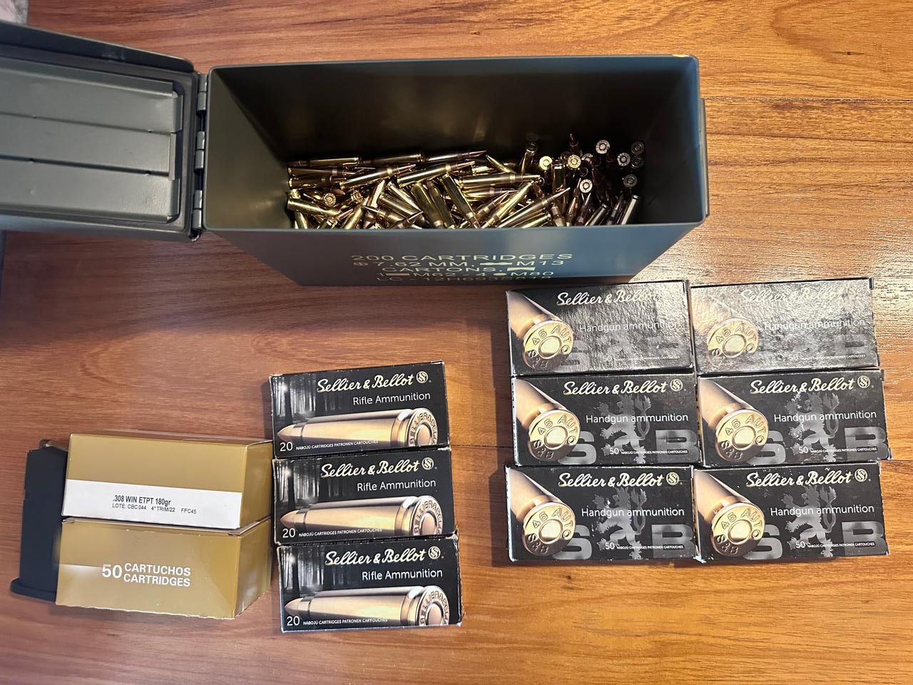 A PF apreende caixas de munição de fuzil em SC