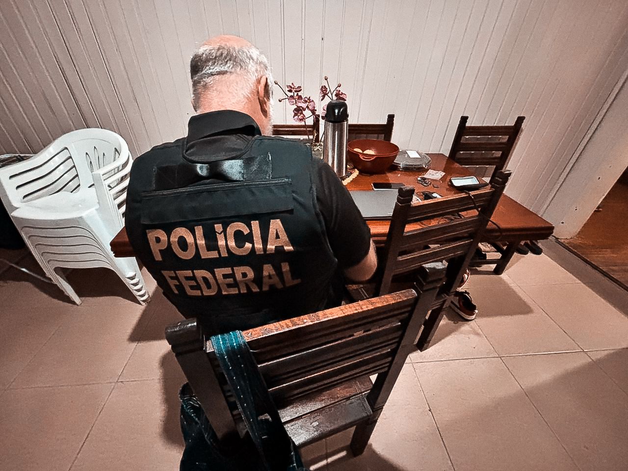 Homem é preso por armazenar fotos de abuso sexual infantojuvenil