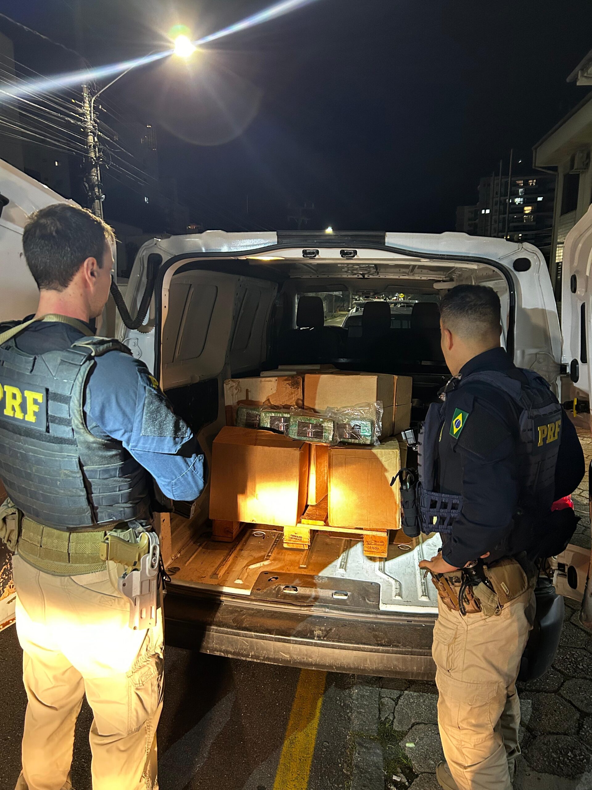 Traficante é atacado por um Pit-bull ao fugir da polícia