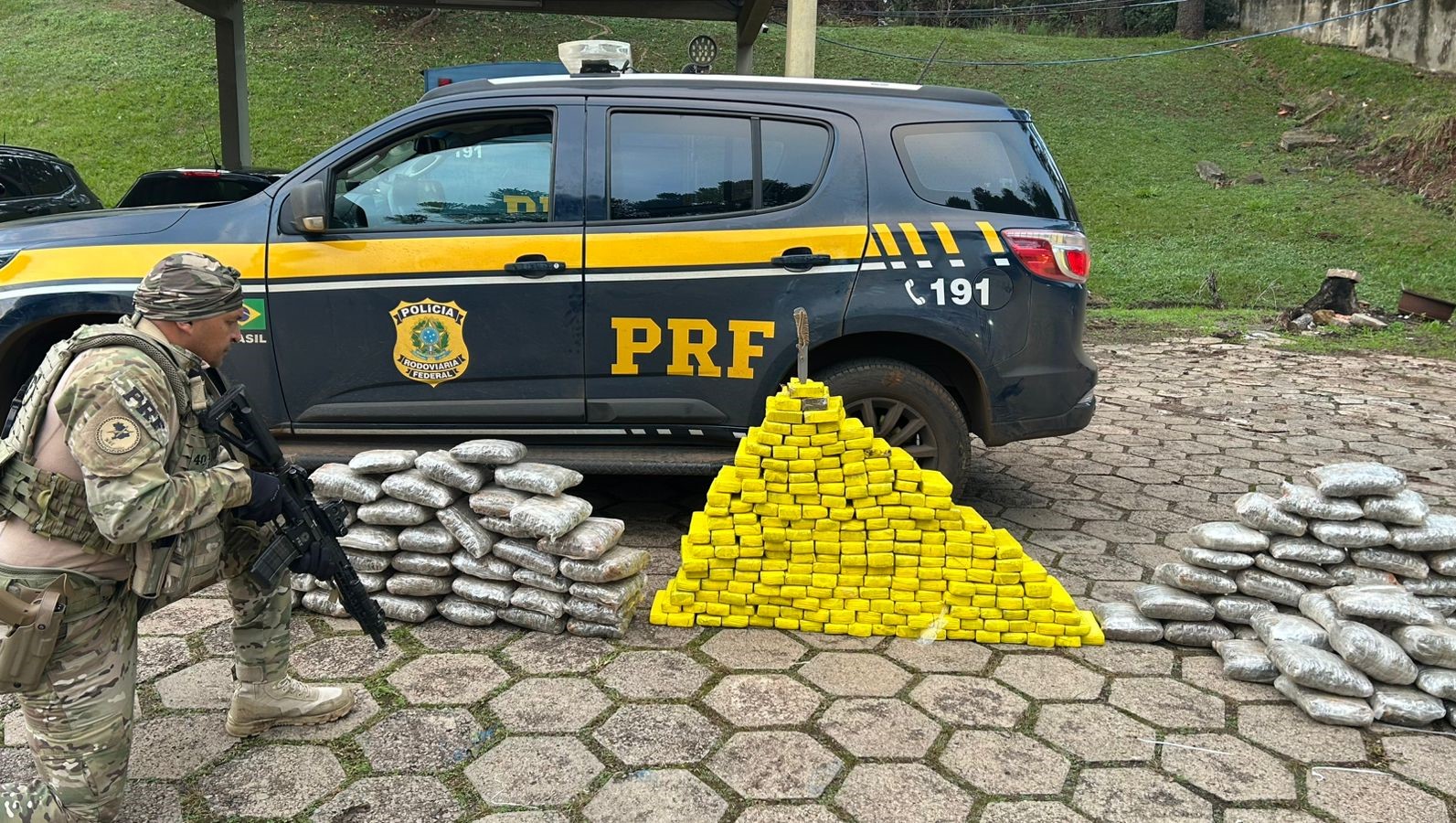 PRF apreende maconha e Skank